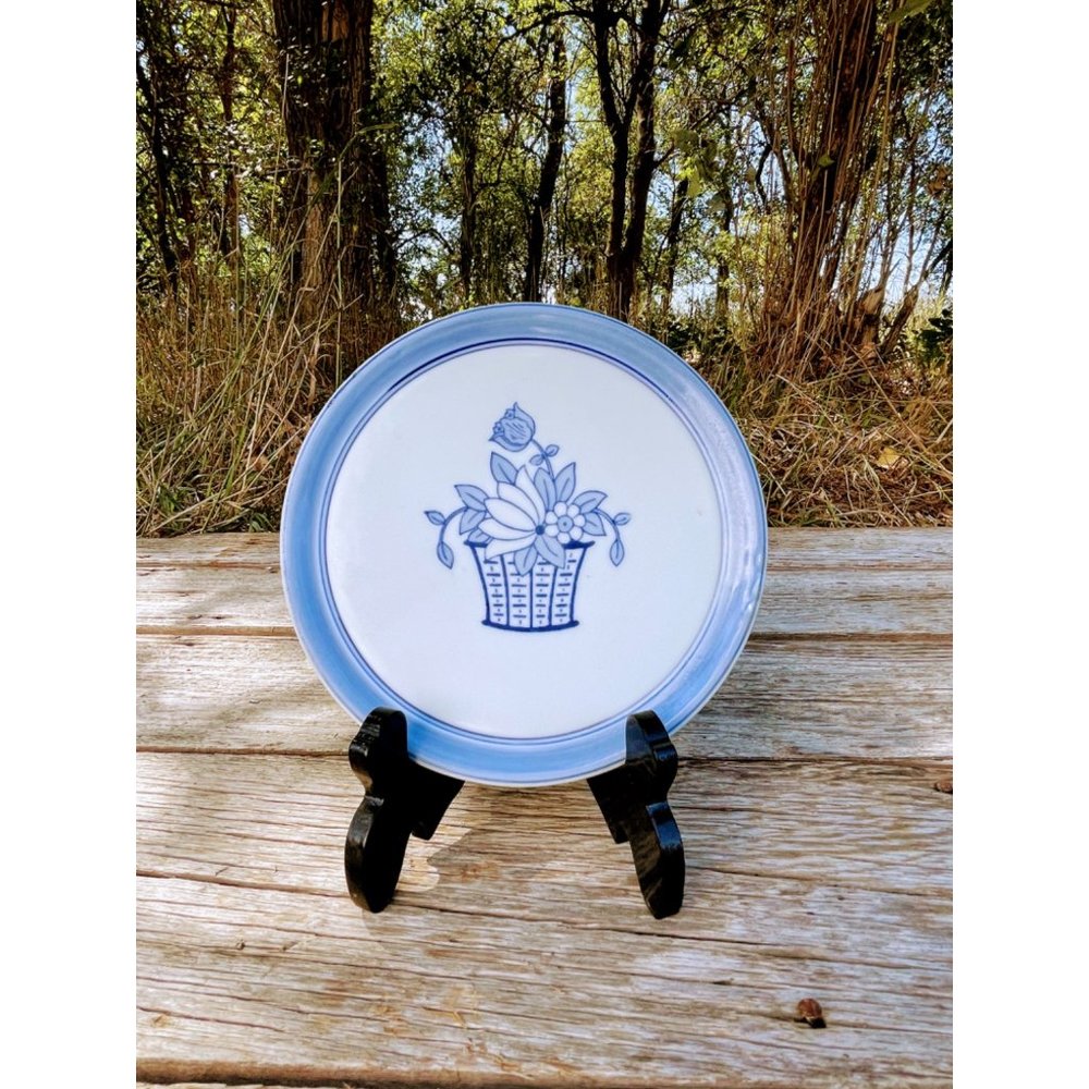 Vintage Bavaria German Tea Trivet Flower Basket Blue White